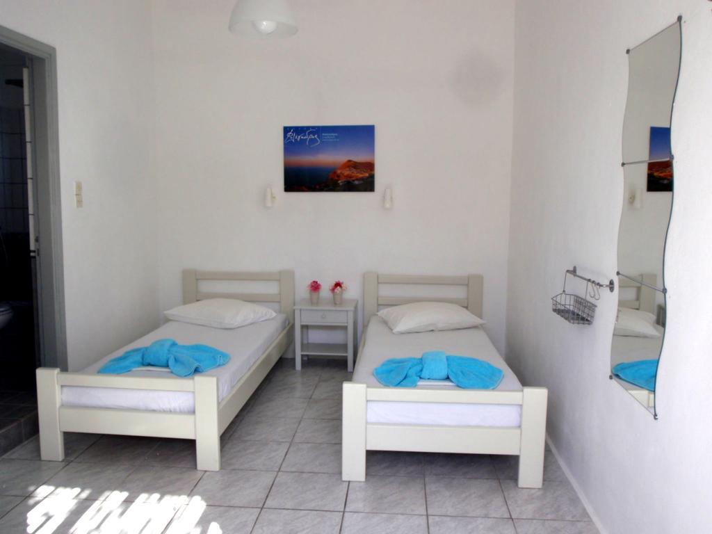 Pavlosx2 Folégandros Zimmer foto