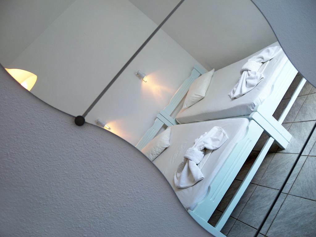 Pavlosx2 Folégandros Zimmer foto